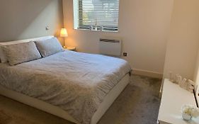 2 Bedroom Apartment - Close To Piccadilly Train Station / Edge Of The Northern Quarter